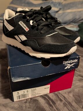 Reebok Men's Black & White Classic Low-Top Sneakers